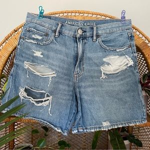 American Eagle size 8 90s boyfriend short